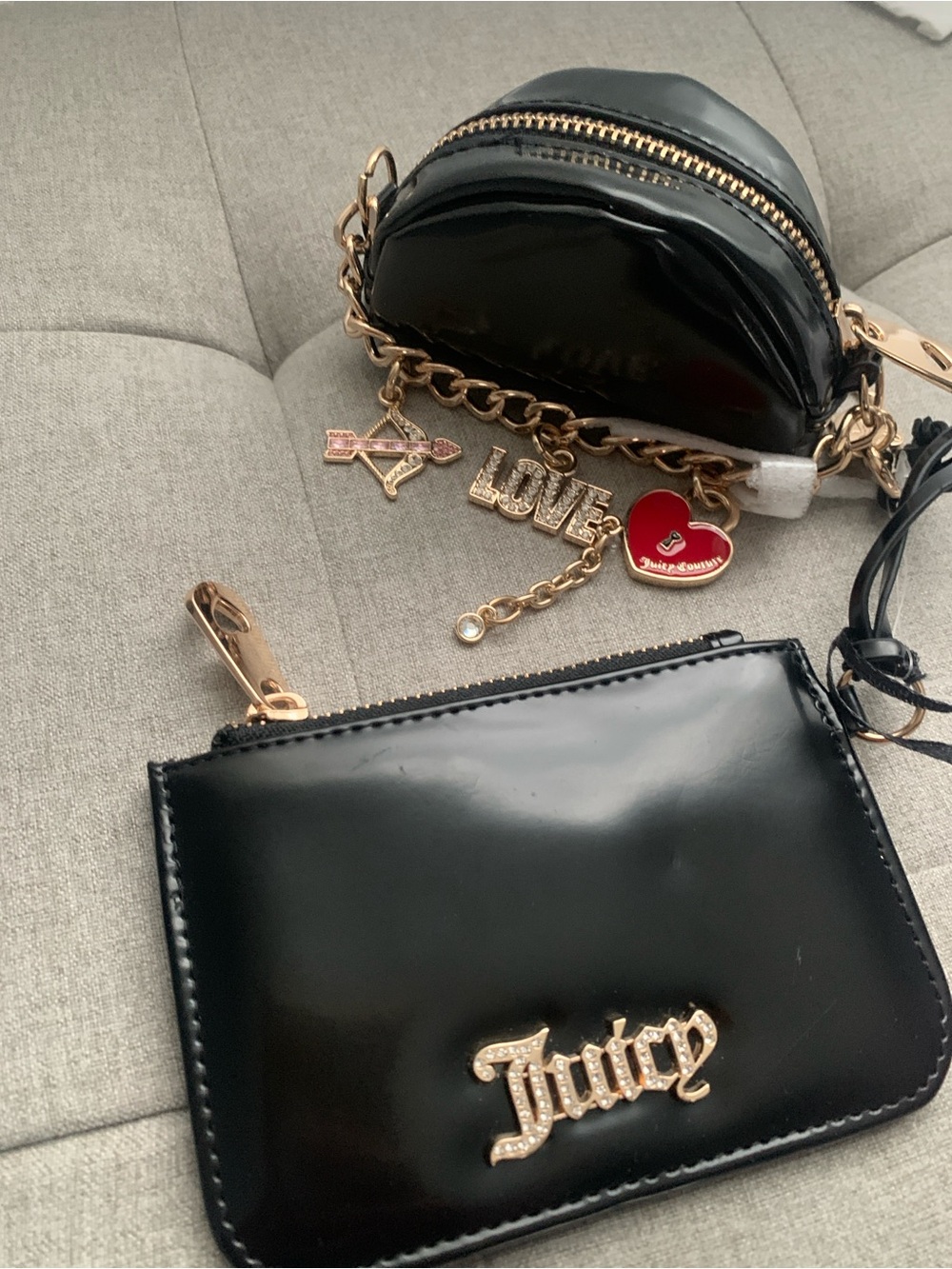 🆕 -Juicy Couture EXCLUSIVE Card Holder & Change Purse with Gold Chain & Charms
